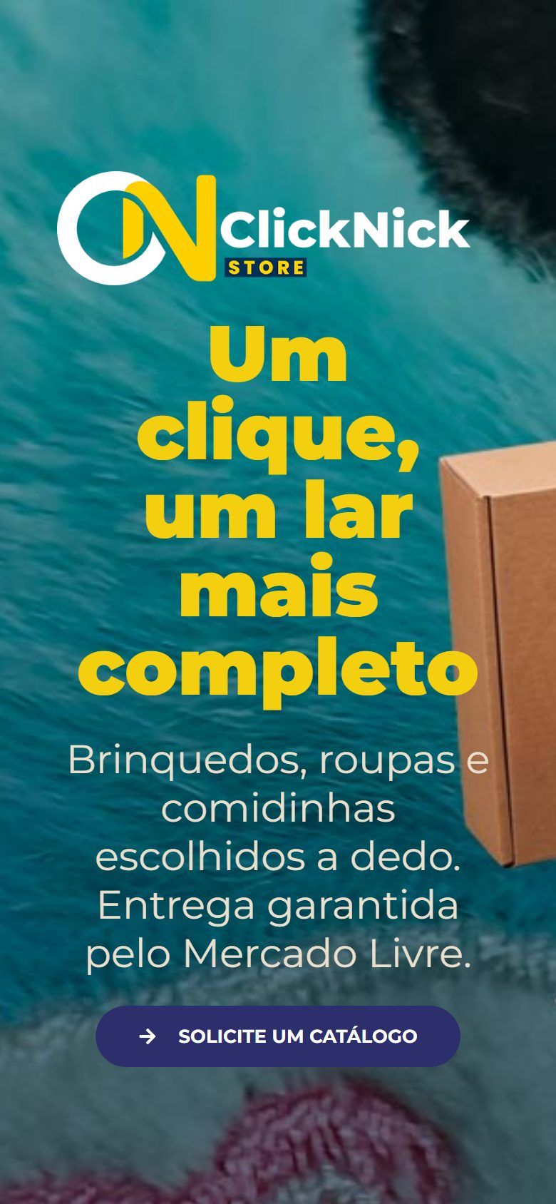 Página inicial da ClickNick Store, com o logotipo em amarelo, a frase Um clique, um lar mais completo e caixas com a nova marca, no celular